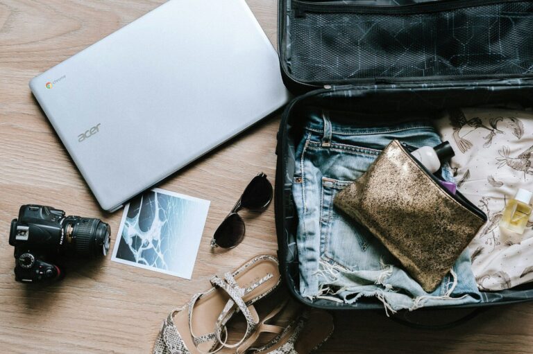 Minimalist Travel Packing List: Essential Guide for Packing Light packing list. travel