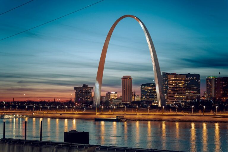 5 Best Midwest Road Trips from Nashville for Bourbon Lovers and City Explorers the st louis arch is lit up at night. road trips from nashville. st. louis